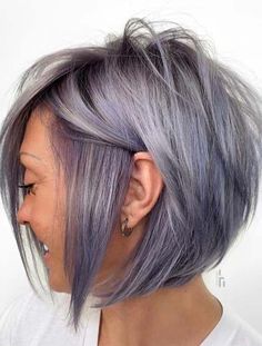 Messy Bob Haircuts for Women in 2019 #Bobhaircut Messy Bob Haircut, Short Blue Hair, Light Purple Hair, Angled Bob Hairstyles, Haircut Styles For Women, Short Hair Color, Ombre Hair Color, Grey Hair Color