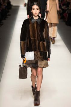 Fendi Fall 2015 Ready-to-Wear - Collection - Gallery - Style.com 2016 Fashion Trends, Womenswear Fashion, Fall 2015, Fashion Essentials, Milan Fashion Week