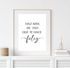 a black and white poster with the words haz mas de eso que te hace