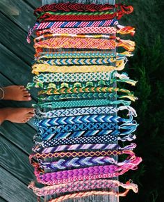 Cute Friendship Bracelets, Yarn Bracelets, Friendship Bracelets Designs, Diy Friendship Bracelets Patterns, Thread Bracelets, Mini Donuts, Friendship Bracelets Diy, Summer Bracelets, Bracelet Diy