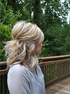 Hair pinned half up. Great length and color as well. Prom Hair Medium, 2020 Hairstyles, Hair School, Penteado Cabelo Curto, Hair Easy, Mid Length Hair, Easy Hair, Short Hairstyle, Half Up Hair