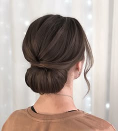 Sleek Wedding Hairstyles, Sanggul Cepol, Bridal Chignon, Elegant Chignon, Classic Chignon, Weddinghair Updo, Updo Chignon, Boho Braided Hairstyles, Sleek Wedding