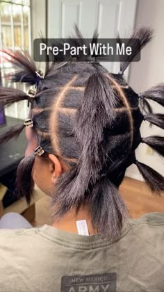 Christina on Instagram: "Pre-Parting For Box Braid Styles: Tutorial This works for any style where you have individual braids: Box braids, knotless, faux locs, twists, starter locs, etc. It gelps to time yourself each time you do it in order to get faster. Practice is key 🔑 Useful? Like & save to practice later 💕 🤗 #braids #braid #boxbraids #boxbraid #braidtutorial #howtobraid #hairtutorial #hairtutorialvideo #hairtips #hairtip #hairtips101 #hairtipsandtricks #boxbraidsstyle #braidsstyles Braiding Room Set Up, Knotless Pre Parting, Parts For Braids, Braid Parts, Pre Parting, Box Braid Parts, Brick Parting Box Braids, Pre Parting For Box Braids, Medium Braids Parting Guide