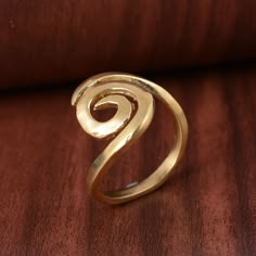 "Spiral Ring, Hypnotic Ring, Spiral Brass Ring, Swirl Ring, Gold Wired Ring, Handmade Dainty Ring, Boho Ring, Wired Band, Spiral Band IMPORTANT NOTE....👇 free surprise gift on purchase of 1 product. 2 rings free gifts on purchase of 5 products. ❥ Customers' satisfaction is our biggest priority, please contact us with any questions/queries for future or existing orders, and we will do our best to make sure you are happy with your order. ❥Please make sure to add the correct address during checkout. You can return your purchased item within 15 days after successful delivery. We offer a 100% \"Money Back Guarantee\" if you are not satisfied with your purchase. Return charges will be paid by buyers only! My Store Link 👇 https://www.etsy.com/shop/Trinkefy?ref=seller-platform-mcnav Thank You fo Wired Ring, Gold Wire Ring, Spiral Jewelry, Wire Jewelry Rings, Handmade Gold Ring, Wire Wrapped Jewelry Tutorials, Silver Rings With Stones, Spiral Ring, Zierlicher Ring