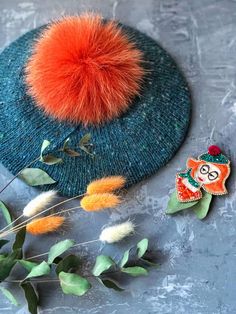 Bright classic handmade beret from Soft Donegal Tweed "Fern Color" with orange fur pomp. Winter hat Fern Color, Pretty Hats, Women Hats Fashion