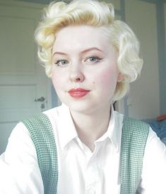 Vintage Pixie Cut, Vintage Short Hair, Pin Curl, 1950s Hairstyles, How To Curl Short Hair, Pin Curls, Pin Up Hair