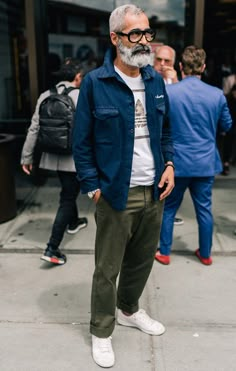 Men's Street Style Photography, Mens Fashion Photography, Fashion Eyeglasses, Street Fashion Photography, Street Look