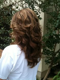 Haircuts For Loose Curls, Loose Curls Layered Hair, Layered Loose Curls, Wavy Hair Lots Of Layers, Loose Curl Haircut, Loose Curls With Layers, Layered Haircuts For Women Medium Length, Curls On Layered Hair, Curled Layered Hair Mid Length