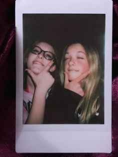 Polaroid Best Friends, Polaroid Model Pictures, Best Friend Tag, Best Friend Poses, Best Friends Aesthetic