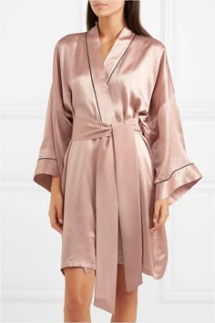 Bathrobes For Women, Silk Bathrobe, Olivia Von Halle, Comfy Chic, Evening Outfits, Satin Slip, Wide Sleeves, Halle