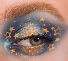 Subtle Colourful Eye Makeup, Rusty Eyeshadow Looks, Space Makeup Simple, Whimsical Eye Makeup, Art Makeup Creative, Gold Blue Makeup, Sun Makeup Looks, Funky Eyeshadow, Indie Makeup Looks