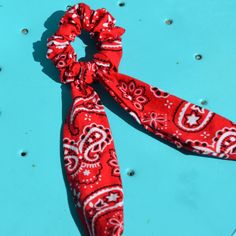 Handmade Bow Scrunchie! Red Bandana Print Beautiful Bow Hair Scrunchie! I Handmake All My Items! Please Let Me Know If You Have Questions! #Hair Ties #Hair Bow #Bow Scrunchie #Hair Accessories #Red Bandanna #Brandy #Bandana Print #Farm #Country #Summer #Hair Tie #Elastic #Girls Accessories #Woman's Accessories Hair Accessories Red, Mesh Headband, Target Hair Products, Bow Scrunchie, Disney Headbands, Pearl Hair Vine, Country Summer, Silk Purse, Vintage Hair Clips