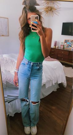 Cute everyday outfit Cute Jeans Outfits For School, Everyday Preppy Outfits, Nice College Outfits, Zara Jeans Outfit Preppy, Cute Summer School Fits, Jean Outfits Preppy, Jean Outfit For School, Fun School Outfits, Bright Summer Outfits Aesthetic