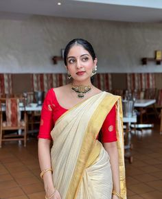 Set Saree Blouse Designs Kerala, Saree Blouse Model, Onam Saree Blouse, Onam Outfits Ideas, Red Blouse Design, Latest Traditional Dresses, Long Skirt Top Designs, Kerala Saree Blouse, Onam Outfits