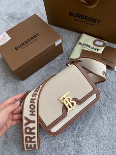 Size: 21cm*16cm*6cm It comes with Dust box, Care manual, Tag, and Paper bag. Trendy Purses, Luxury Bags Collection, Girly Bags, Luxury Purses, Fancy Bags, Pretty Bags, Handbags Fashion, Cute Bags, Bags Designer Fashion