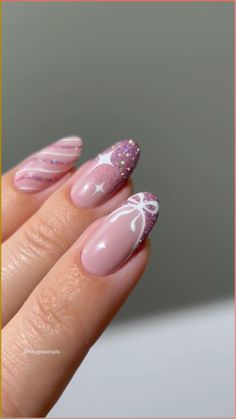 Pink glitter, bow, swirls and sparks Festive Nail Ideas, Pink Sparkle Nails, Pink Sparkly Nails, Christmas Nails Glitter, Classy Nail Art Ideas, Pink Nail Art Designs, Festive Nail Designs, Cute Christmas Nails