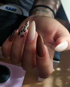 Nude Nails With Leopard Print, Brown And Leopard Nails, One Finger Design Nails, Earthy Nails Acrylic Simple, Nail Art Designs Leopard Print, Sassy Nails Almond, Cute Nail Ideas Fall, Almond Nails Designs Autumn, Leopard Print Almond Nails