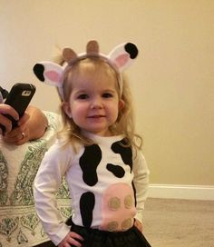 Toddler Farm Animal Costumes, Diy Cow Costume For Kids, Cow Diy Costume, Homemade Cow Costume, Diy Farm Animal Costumes, Dog Cow Costume, Easy Cow Costume, Baby Cow Costume