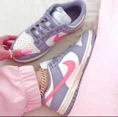 Dunks Shoes Women, Cute Dunks, Shoes Dunks, Dunks Shoes, Dunk Lows, Nike Shoes (men), Pretty Shoes Sneakers, Nike Jordan Retro, All Nike Shoes