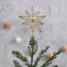 Gold Christmas Tree Star Topper - Gold Wire Star - Christmas Tree Decorations - Holiday Decor Tree Star Topper, Gold Star Tree Topper, Balloon Tree, Christmas Tree Star Topper, Copper Christmas, Star Christmas Tree, Christmas Paper Plates, Ginger Ray, Garland Backdrops