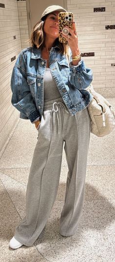 Sweatpants Outfit With Flannel, Flannel Sweatpants Outfit, Sweat Skirt Outfits, Tank Dress Outfit, Daily Fits, Sweatpants Outfits, Dressy Attire, Sweatpants Outfit, Mom Fashion