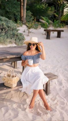 Tulum Travel, Fall Fashion Skirts, Beach Vacation Outfits, Honeymoon Outfits, Summer Vacation Outfits, Vacay Outfits, Trendy Beach, Gal Meets Glam