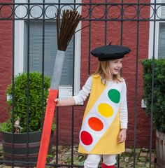 Artist Costume For Kids, Giant Paint Brush, Carnaval Diy, Diy Scarecrow Costume, Artist Costume, Handmade Halloween Costumes, Halloween Kids Costumes Girls, Box Costumes, Artist Watercolor