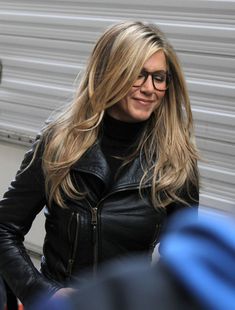 Tmavý Blond, Motivasi Diet, Long Layered Haircuts, Long Blonde, Wearing Glasses, Long Blonde Hair