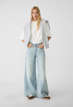 D71 Wide-leg flared jeans - Women's fashion | Stradivarius United States Outfits With Light Blue Jeans, Stradivarius Jeans, Jeans Claro, Light Jeans, Light Blue Jeans, Flared Jeans, Flare Jeans, Blue Jeans, United Kingdom