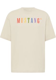 Ein Klassiker mit modernem Anstrich! Dieses T-Shirt von Mustang ist dank des mehrfarbigen Label-Schriftzugs ein echter Hingucker. Softe Baumwolle und der lässige Schnitt sorgen auch nach langem Tragen für einen exzellenten Tragekomfort. 100% Baumwolle Mustang T Shirts, T Shirt Style, T Shirt Print, Print T Shirts, Mustang, Tshirt Print, Black Friday, Printed Shirts, Shirt Style