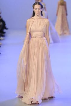 Elle Saab Dresses Gowns, Pregnant Queen, 2014 Couture, Elie Saab Haute Couture, Mode Rose, Elie Saab Spring, Elie Saab Couture, Spring Couture, Couture Mode