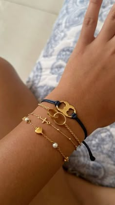 Old Money Bracelet Stack, Tory Burch Aesthetic, Old Money Bracelet, Cartier Love Bracelet Stack, Bracelet Stack Simple, Cartier Bracelet Stack, Classy Bracelets, Bd Gift, Aesthetic Bracelets