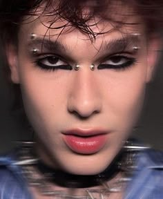 Male Rave Makeup, Men’s Editorial Makeup, Mens Gothic Makeup, Rockstar Makeup Men, Punk Makeup 80s, Makeup Guys, Punk Rock Makeup