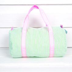 These cute little bags can carry all your child's essentials! Pick your favorite pattern, add the perfect monogram, and enjoy all the compliments. Fully lined. Measures 13" X 11.5". Preppy Duffle Bag, Cute Duffle Bag, Bags Preppy, Weekend Duffle Bag, Small Duffle Bag, Packing Essentials List, Cute Luggage, Pink Bags, Pink Seersucker