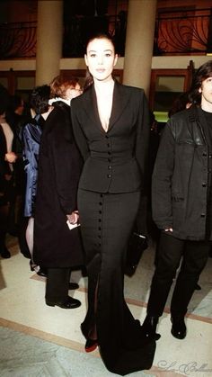 Monica Bellucci, Suit And Tie, Mode Inspiration, Look Fashion, 90s Fashion, Modest Fashion