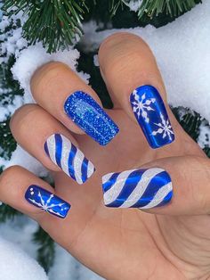 Chrome Blue & White Snowflake Press on Nails Holiday Fake - Etsy#nailart #nail #weddingnails #aesthetic Blue Press On Nails, Nails Holiday, Unghie Sfumate, Christmas Glitter, Nails Christmas, Festival Nails, Xmas Nails, Birthday Nails