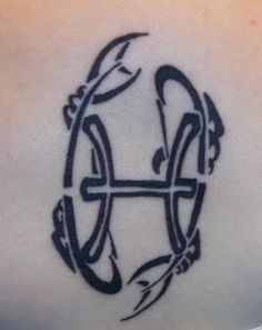 a tattoo design on the back of a woman's shoulder with an arrow and cross