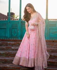 Anarkali Patterns, Salwar Kameez Wedding, Long Anarkali Gown, African Bridal Dress, Umbrella Dress, Sharara Designs, Georgette Anarkali, Maya Ali, Cotton Gowns