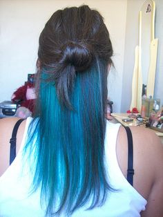 Blue Hair Underneath, Hidden Hair Color, Underlights Hair, Hair Color Underneath, Peekaboo Hair, Hair Color Streaks, Hair Streaks, Peinados Fáciles Para Cabello Corto, Short Hair Color