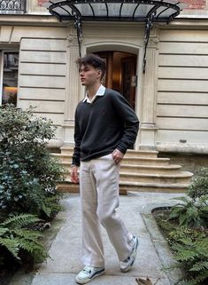 French Outfit Style Men, 90s Preppy Outfits Men, Old Money Zara Men, Mens Christmas Party Outfit Casual, Winter Party Outfit Men, Old Money Style Men Winter, Old Money Men Winter, Oldmoney Outfits Men, Museum Date Outfit Men