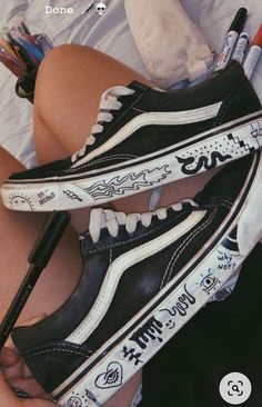 Things To Write On Your Shoes, Vans Writing On Shoes, Vans Custom Ideas, Zapatillas All Star, Vans Aesthetic, Grunge Shoes