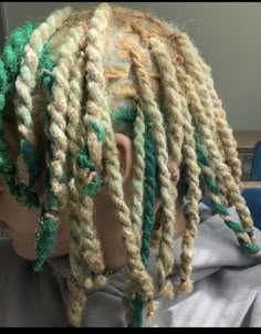 Colors To Dye Your Locs, Dyed Hair Green, Dreads Retwist, Locs Dyed, Burgundy Dreads, Green Locs, Locs Blonde, Dreads Short Hair, Blonde Locs