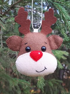 Christmas reindeer ornament Reindeer Diy Ornament, Christmas Felt Crafts Diy, Reindeer Ornament Craft, Reindeer Felt Ornaments, Felt Reindeer Ornaments, Reindeer Clay, Mini Christmas Decorations, Felt Christmas Crafts, Small Christmas Ornaments