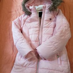 A Beautiful And Very Warm Jacket, Perfect For Winter. My Daughter Grew Very Fast And She Couldn't Use It. Size M 10/12 Cute Winter Jackets, Pink Winter Jacket, Strawberry Snowflakes, 2000s Jacket, Pink Winter Coat, Pink Puffer Jacket, Girls Puffer Jacket, Tommy Hilfiger Baby, Tommy Hilfiger Girl