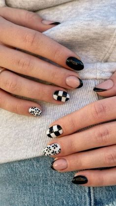 Fall Vintage Nails, Checkered Nail Art Designs, Fall Nails Ideas Autumn Checkered, Cute Nails Acrylic Fall Theme, Black Tip Oval Nails, Easy Simple Acrylic Nails, Black And White Nail Aesthetic, Fall Nail Designs Checkered, Simple Gel Nails Fall