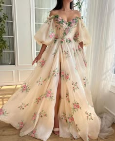 Wedding Off-shoulder Organza Dress, Formal Gown With Sweetheart Neckline And Floral Embroidery, Organza Prom Gown With Floral Embroidery, Floral Embroidered Gown With Sweetheart Neckline For Formal Events, Organza Gown With Floral Embroidery For Banquet, Floral Embroidered Organza Gown For Banquet, Off-shoulder Organza Dress For Wedding, Organza Off-shoulder Wedding Dress, Off-shoulder Cream Wedding Dress