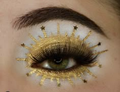 Gold 70s Makeup, Star Themed Makeup, Sun And Moon Eye Makeup, Golden Sun Makeup, Sun And Moon Makeup, Celestial Aesthetic Makeup, Sun Inspired Makeup Looks, Eclipse Makeup, Celestial Makeup