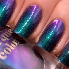 Dee on Instagram: “Origin unknown is a multichrome dream in a bottle. This beauty shifts from emerald to blue to purple and even magenta. I love green…”