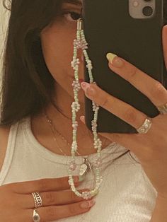 Phone Bead Charm Diy, Diy Phone Charm Ideas, Phone Charm Ideas, Iphone Mirror Selfie, Business Jewelry, Wire Jewelry Designs