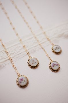 Clara Necklace These vintage inspire necklaces draw attention back to old world design. Each necklace features an antique pendant, pearl backdrop, and a pink alyssum bouquet.  24K antique gold plated Pendant measures 20x20mm  16-18" Gold Plated Satellite Chain Handmade   Each Piece is handmade with real flowers which means every piece is one of a kind, slight variations make each piece unique. Boho Wedding Necklaces For Bride, Trend Necklace 2024, Pressed Flower Jewelry, Boho Wedding Necklace, Necklace Drawing, Vintage Jewlery, Antique Pendant, Whimsical Fashion, Resin Necklace